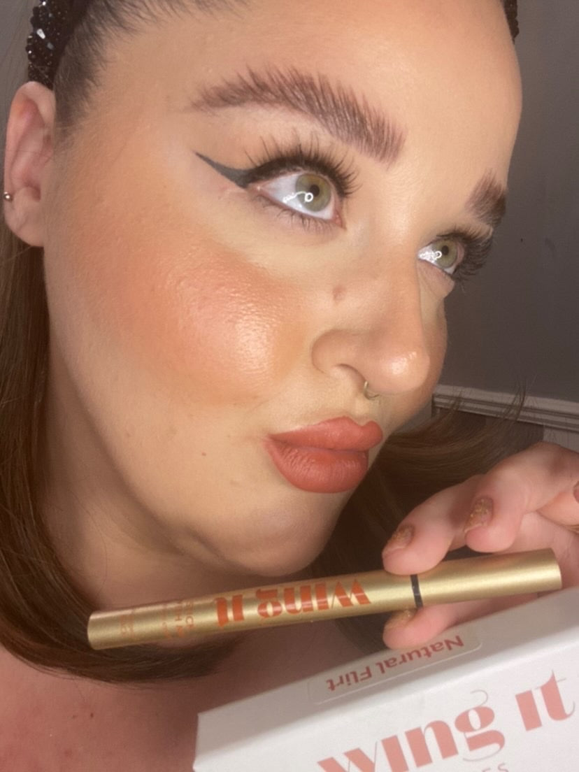 7 Reasons Why You Need Adhesive Eyeliner To Apply False Lashes