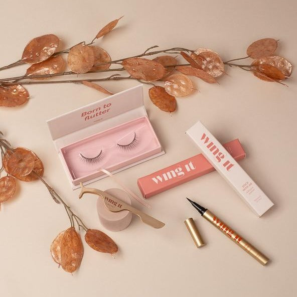 Eyelash set with pair of false eyelashes in Naked style. Stick with me eyelash adhesive felt tip.