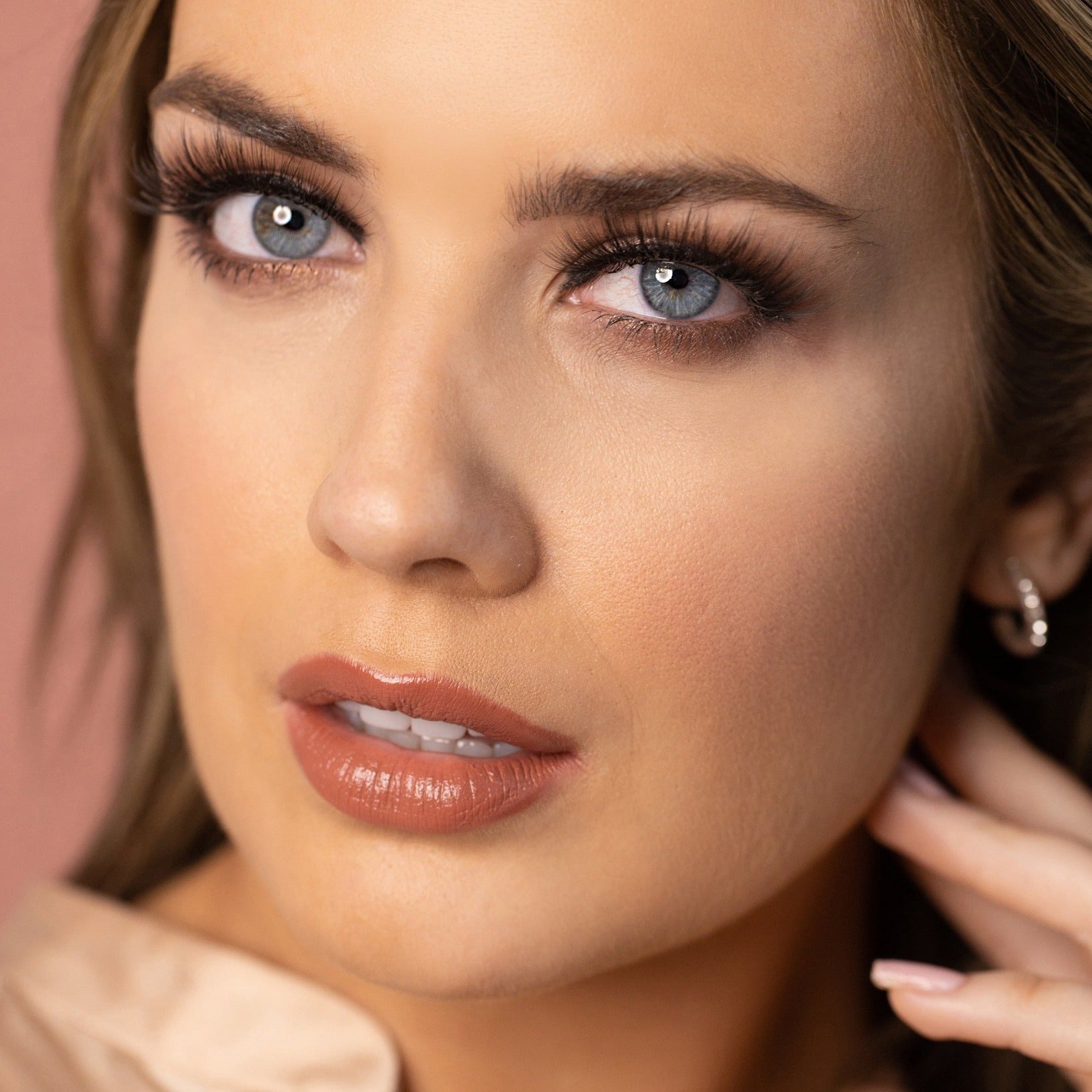 Model wearing black vegan Silk luxury false eyelashes. Peacocking bold high volume eyelash style