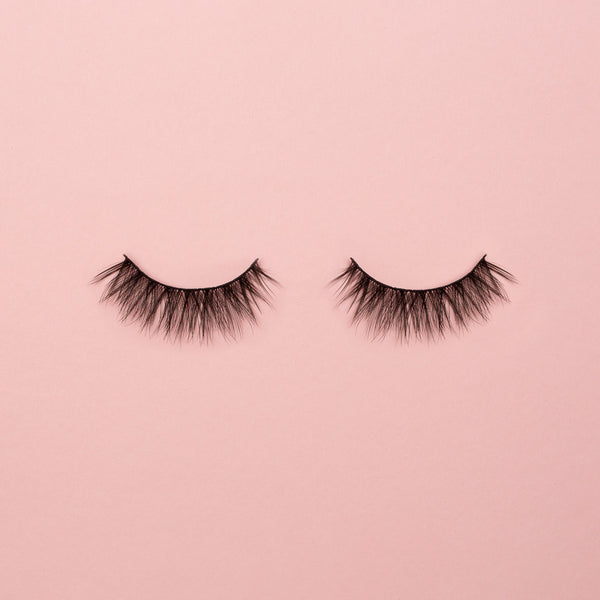 Single set of peacocking silk system false eyelashes UK